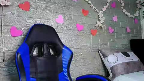 Emma Miel  online show from 12.05.25