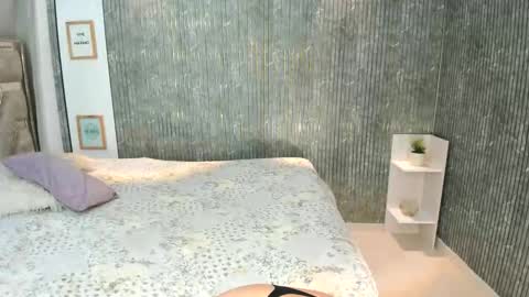 emma_johnsson1 online show from 12.15.25