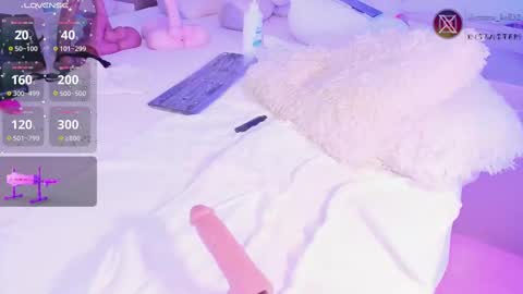 Snapshot of emma_kell chatting on 02.25.25 Emma online show from 02.25.25