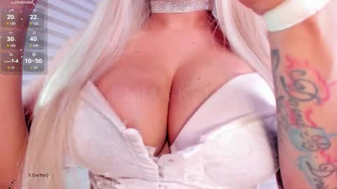 Snapshot of emma_kell chatting on 10.14.25 Emma online show from 10.14.25