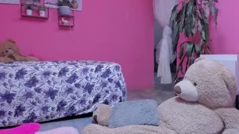 Snapshot of emma_lean chatting on 01.24.25 whises lits online show from 01.24.25