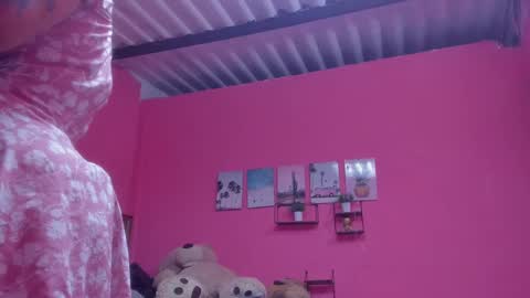 Snapshot of emma_lean chatting on 02.13.25 whises lits online show from 02.13.25