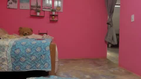 Snapshot of emma_lean chatting on 03.06.25 whises lits online show from 03.06.25