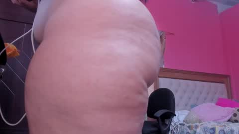 Snapshot of emma_lean chatting on 03.08.25 whises lits online show from 03.08.25