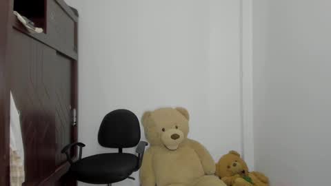 Snapshot of emma_lean chatting on 09.18.25 whises lits online show from 09.18.25