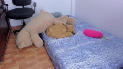 Snapshot of emma_lean chatting on 09.23.25 whises lits online show from 09.23.25