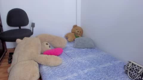 Snapshot of emma_lean chatting on 09.27.25 whises lits online show from 09.27.25