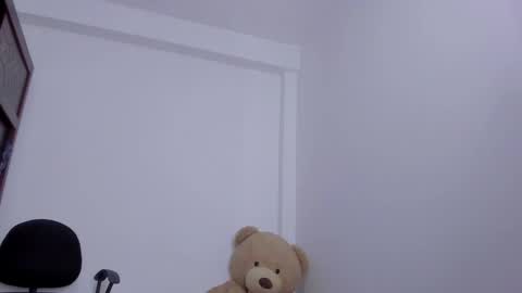 Snapshot of emma_lean chatting on 10.02.25 whises lits online show from 10.02.25