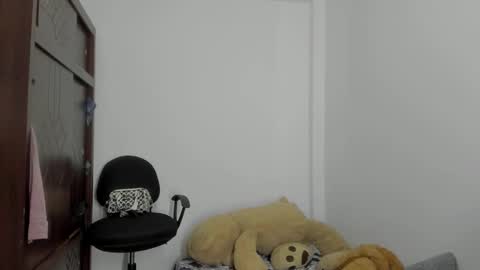 Snapshot of emma_lean chatting on 10.03.25 whises lits online show from 10.03.25