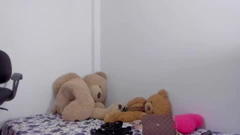 Snapshot of emma_lean chatting on 10.07.25 whises lits online show from 10.07.25