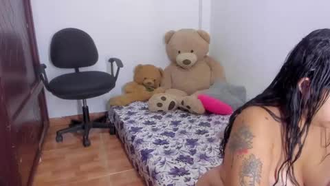 Snapshot of emma_lean chatting on 10.07.25 whises lits online show from 10.07.25