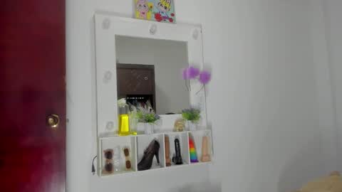 Snapshot of emma_lean chatting on 10.14.25 whises lits online show from 10.14.25