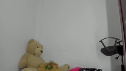 Snapshot of emma_lean chatting on 10.17.25 whises lits online show from 10.17.25