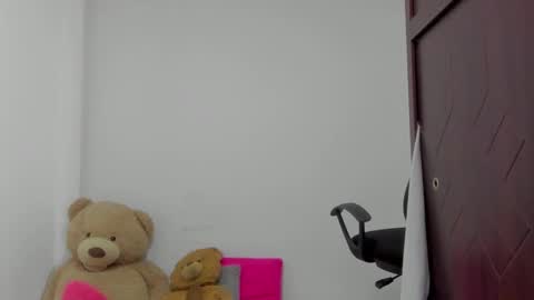 Snapshot of emma_lean chatting on 10.28.25 whises lits online show from 10.28.25