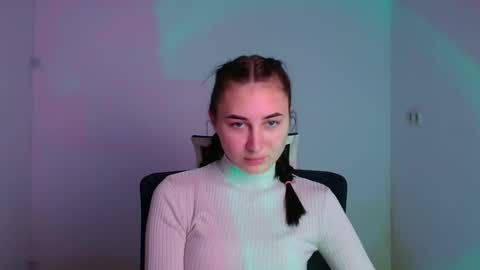 Snapshot of emma_loon chatting on 12.04.24 Emma online show from 12.04.24