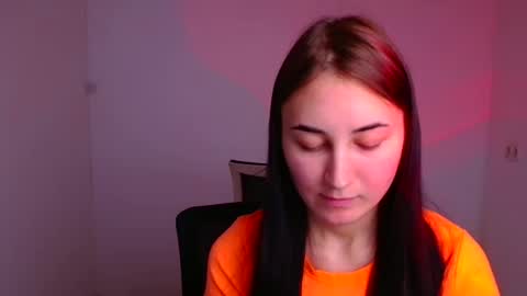 Snapshot of emma_loon chatting on 12.14.24 Emma online show from 12.14.24