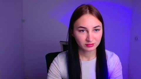 Snapshot of emma_loon chatting on 12.18.24 Emma online show from 12.18.24