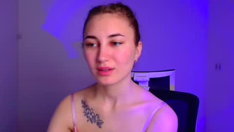 Snapshot of emma_loon chatting on 12.23.24 Emma online show from 12.23.24