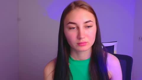 Snapshot of emma_loon chatting on 12.25.24 Emma online show from 12.25.24