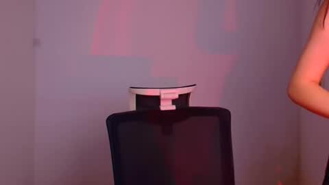 Snapshot of emma_loon chatting on 01.14.25 Emma online show from 01.14.25