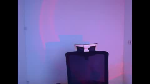 Snapshot of emma_loon chatting on 02.04.25 Emma online show from 02.04.25