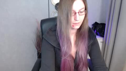 Snapshot of emma_lust94 chatting on 10.02.25 emma online show from 10.02.25