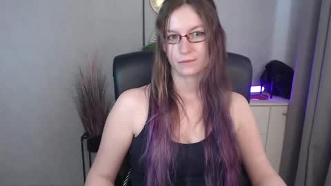 Snapshot of emma_lust94 chatting on 10.20.25 emma online show from 10.20.25