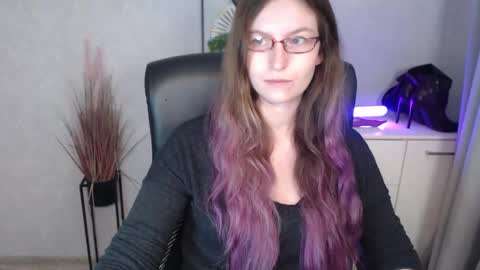 Snapshot of emma_lust94 chatting on 10.30.25 emma online show from 10.30.25