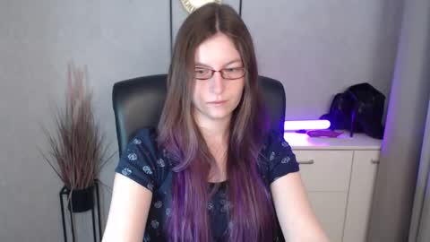 Snapshot of emma_lust94 chatting on 11.13.25 emma online show from 11.13.25