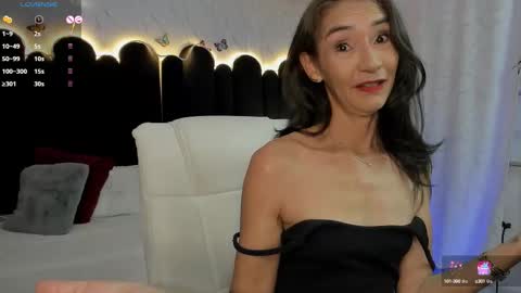 Snapshot of emma_mendoza chatting on 10.14.25 Emma online show from 10.14.25