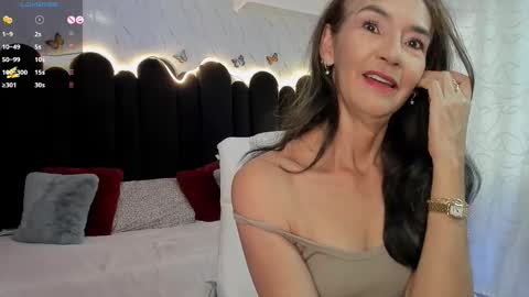 Snapshot of emma_mendoza chatting on 10.20.25 Emma online show from 10.20.25