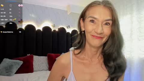 Snapshot of emma_mendoza chatting on 10.23.25 Emma online show from 10.23.25