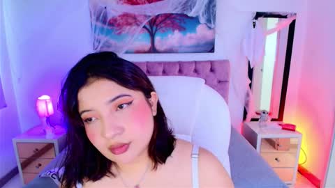 Snapshot of emma_monserratt chatting on 10.13.25 Emma Monserratt online show from 10.13.25