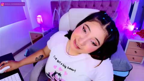 Snapshot of emma_monserratt chatting on 10.15.25 Emma Monserratt online show from 10.15.25