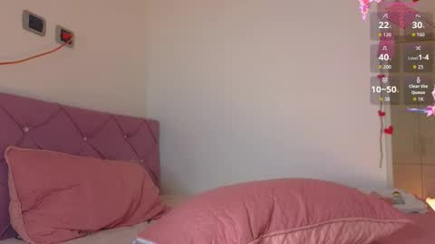 Snapshot of emma_revees chatting on 02.17.26 EMMA REVEES online show from 02.17.26