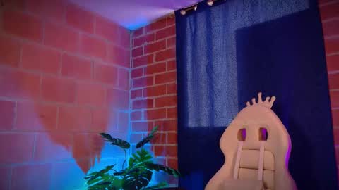 Emma Rouse Independent Model online show from 10.17.25