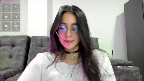 Snapshot of emma_sandovaal chatting on 11.17.25 Emma online show from 11.17.25