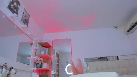 HI IM NEW online show from 02.01.25