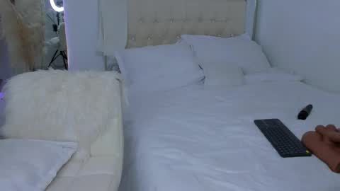 HI IM NEW online show from 03.12.25