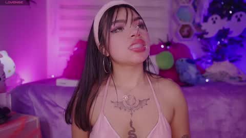 Snapshot of emma_soffia_ chatting on 10.07.25 EMMA online show from 10.07.25