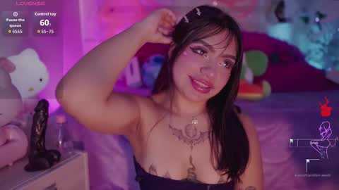 Snapshot of emma_soffia_ chatting on 10.10.25 EMMA online show from 10.10.25