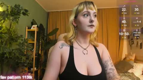 Snapshot of emma_thomps chatting on 05.05.26 Rose online show from 05.05.26