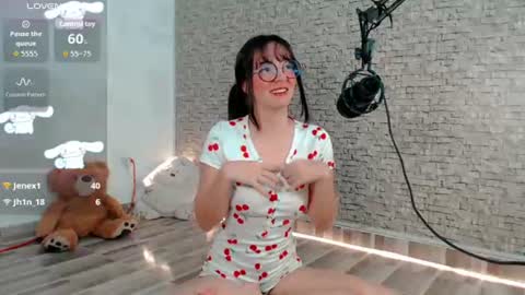 Snapshot of emma_unu chatting on 07.26.26 Emma online show from 07.26.26