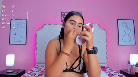 Snapshot of emma_whitee_ chatting on 09.20.25 emma_whitee_ online show from 09.20.25