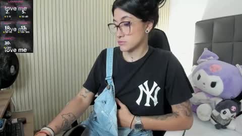 Snapshot of emmaa_blaack chatting on 01.31.25 E M M A A online show from 01.31.25