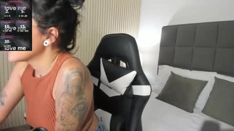 Snapshot of emmaa_blaack chatting on 02.05.25 E M M A A online show from 02.05.25