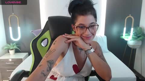 Snapshot of emmaa_blaack chatting on 02.14.25 E M M A A online show from 02.14.25