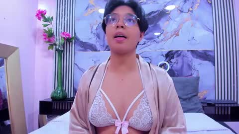 Emma  online show from 09.21.25