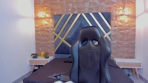 Snapshot of emmaa_white_ chatting on 11.11.25 EMMA online show from 11.11.25