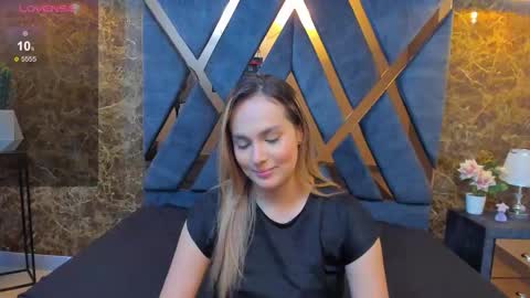 Snapshot of emmaa_white_ chatting on 11.13.25 EMMA online show from 11.13.25